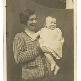 Myrtle Evans with baby Pat at 9 months