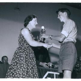Iris Bowyer presenting cup to Gary Fowler, Te Puke