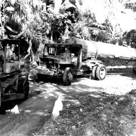 Last Kauri log for the mill. Katikati 