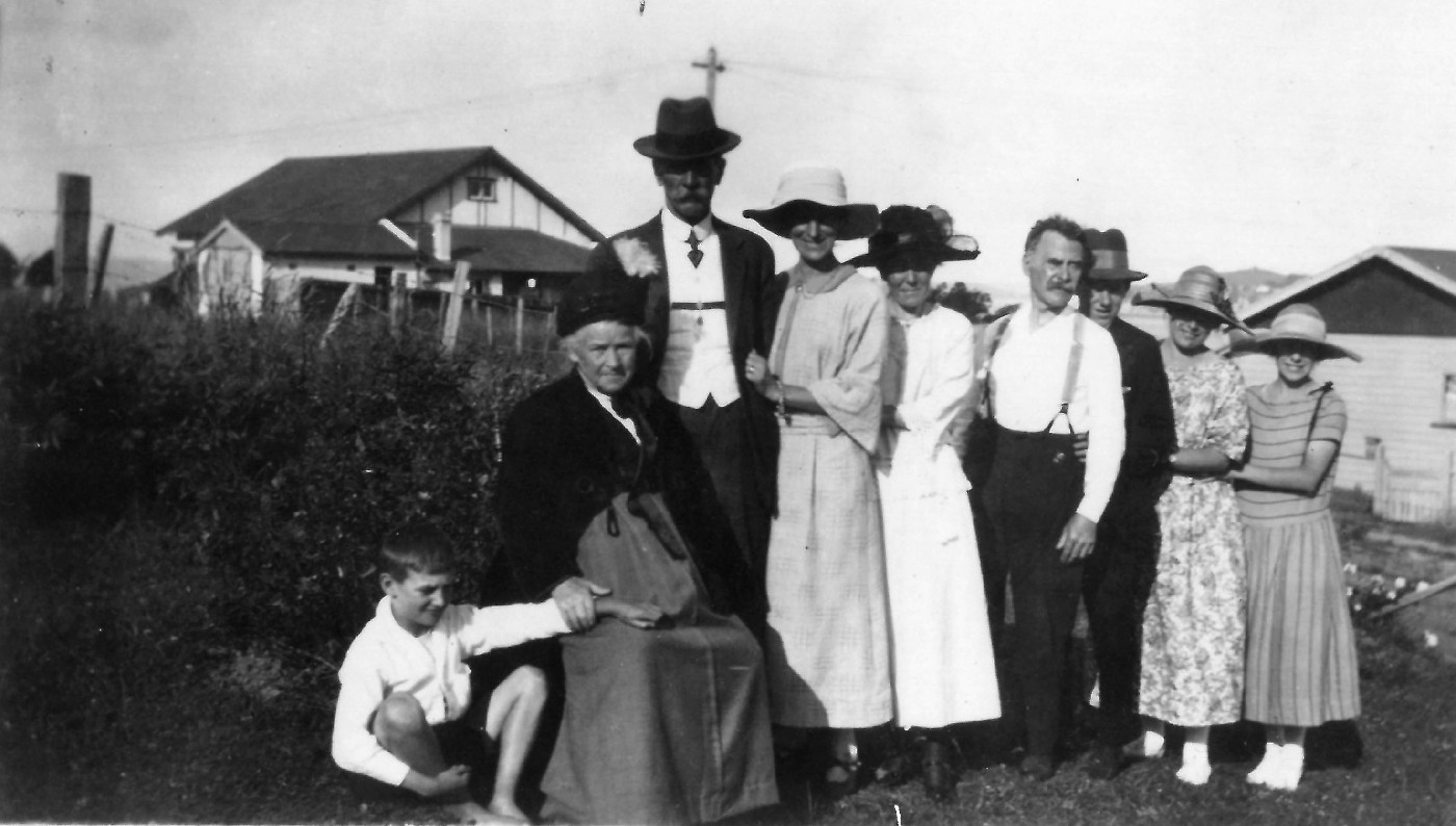 Archie Andrews as a boy, Mary Andrews wife of William, William James Andrews, on his arm Violet and behind her GraceArchie Andrews as a boy, Mary Andrews wife of William, William James Andrews, on his arm Violet and behind her GraceArchie Andrews as a boy, Mary Andrews wife of William, William James Andrews, on his arm Violet and behind her GraceArchie Andrews as a boy, Mary Andrews wife of William, William James Andrews, on his arm Violet and behind her Grace