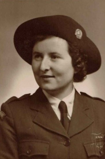 Land Girl Enid PLUMMER