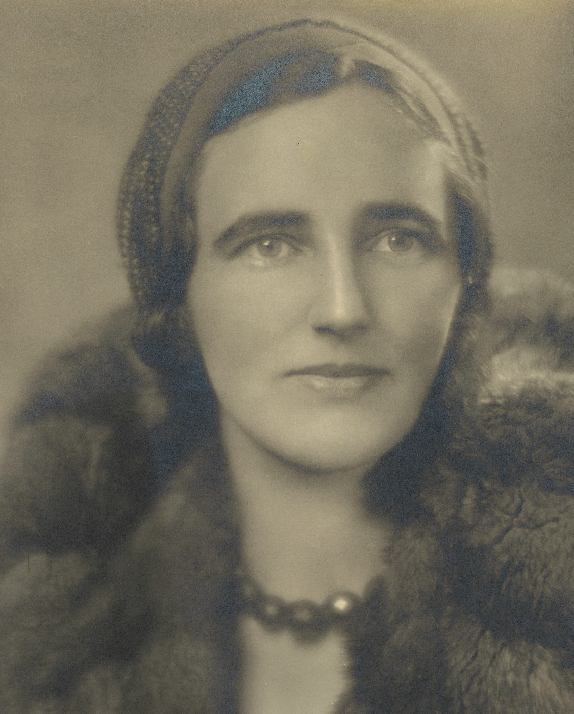 MACMILLAN Violet